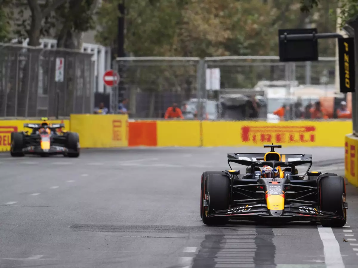 Max Verstappen landete im Qualifying tatsächlich mal wieder hinter Sergio Perez Foto zur News: Perez schlägt Verstappen erstmals seit 33 Rennen im Quali: "Speed ist im Auto"