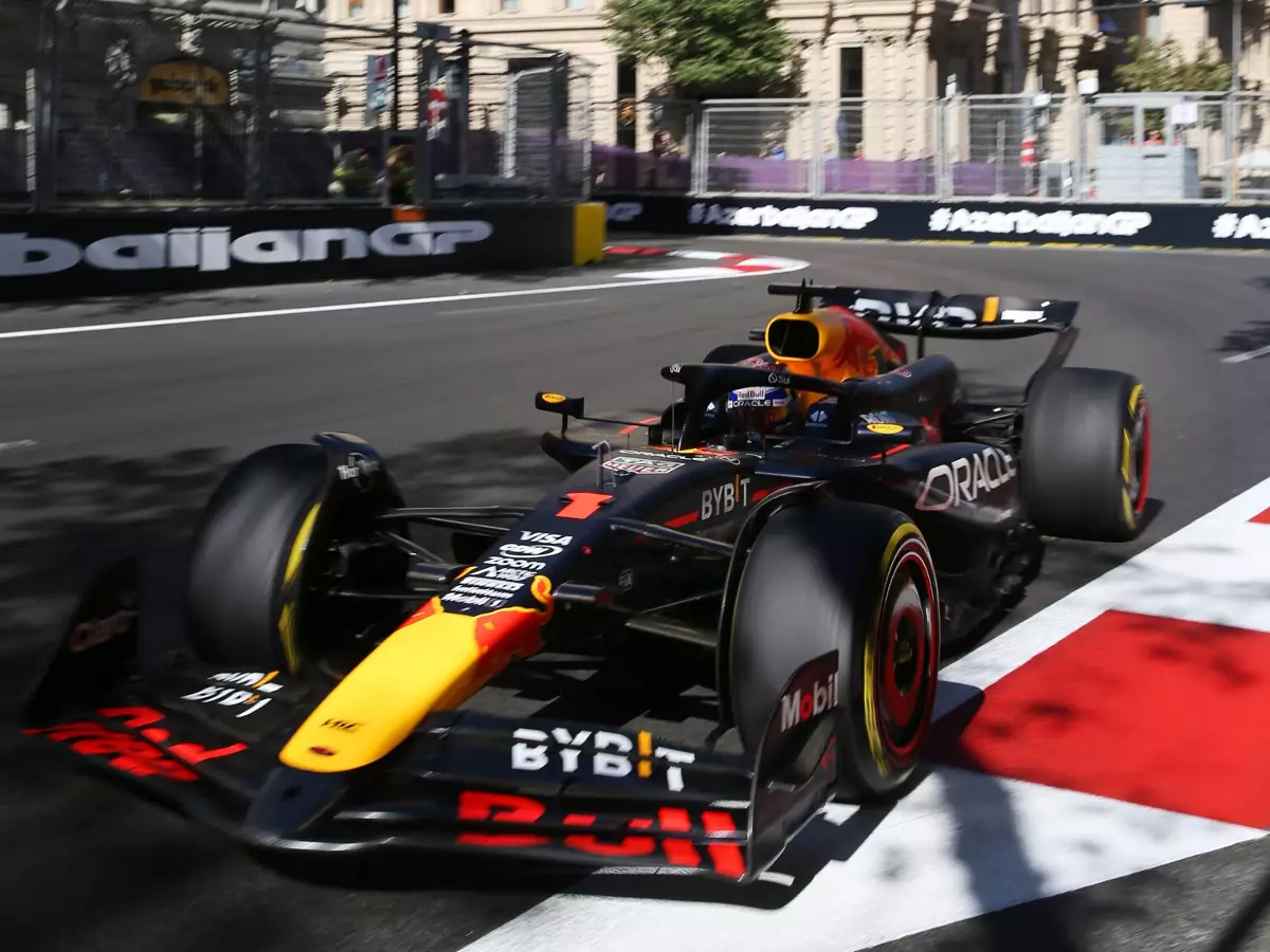 Max Verstappen kommt in Baku auf einem schmeichelhaften fünften Platz an Foto zur News: Helmut Marko fürchtet um die WM: "Speed bei Max war zu langsam"