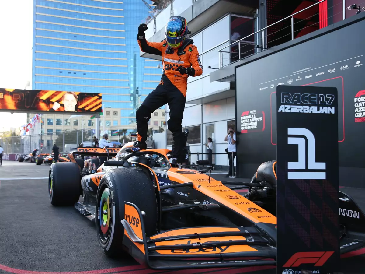 Oscar Piastri jubelt über seinen Formel-1-Sieg in Baku 2024 Foto zur News: Oscar Piastri will noch besser werden: "Bin noch nicht das fertige Produkt"