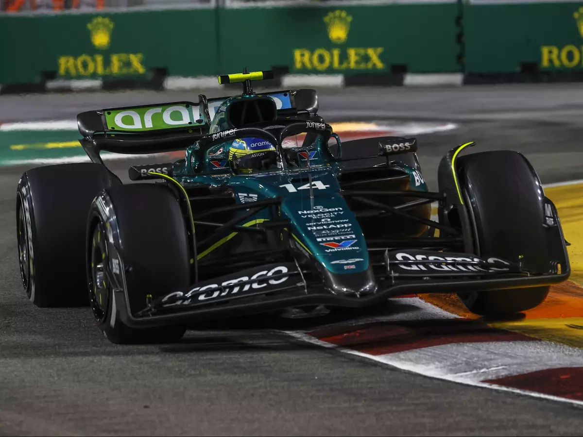 Fernando Alonso beim Formel-1-Rennen in Singapur 2024 Foto zur News: Mike Krack: Windkanal darf keine Ausrede für Aston Martin sein