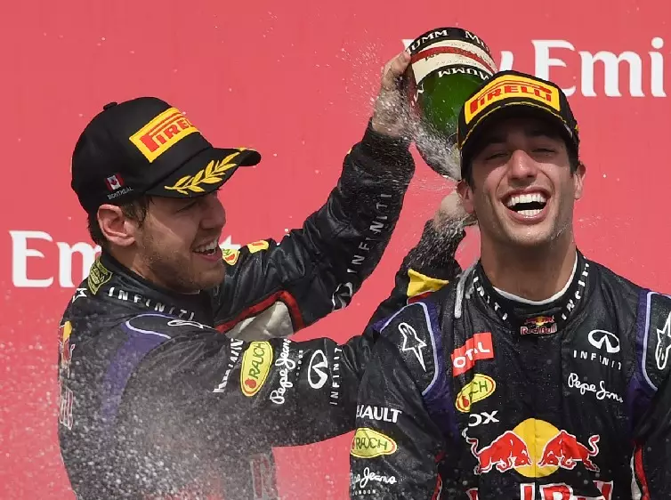Sebastian Vettel und Daniel Ricciardo feiern auf dem Formel-1-Poidum in Kanada 2014 Foto zur News: Horner: War Ricciardo bei Red Bull nicht so "verwöhnt" wie Vettel?