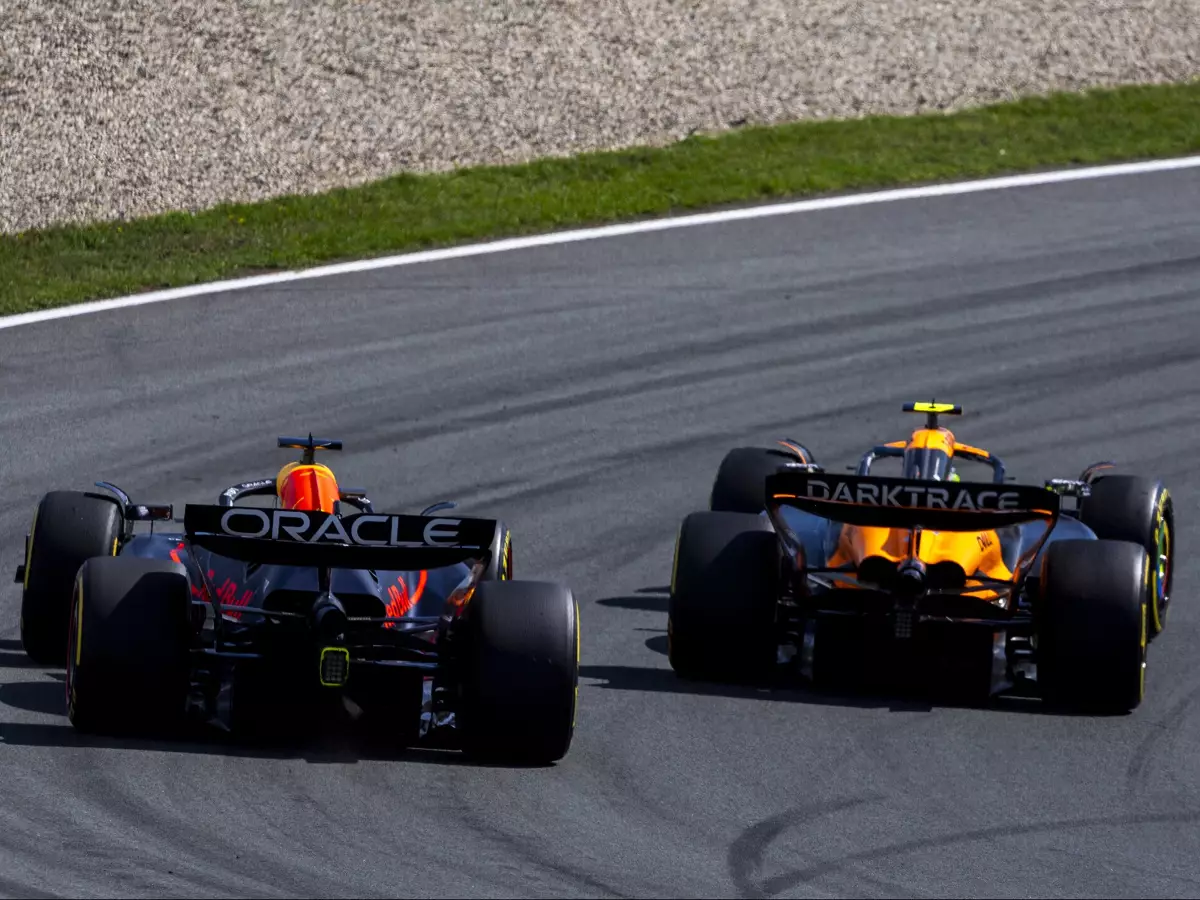 Max Verstappen im Red Bull RB20 neben Lando Norris im McLaren MCL38 in Zandvoort 2024 Foto zur News: Christian Horner: Red Bull fehlen "23 Sekunden" auf McLaren