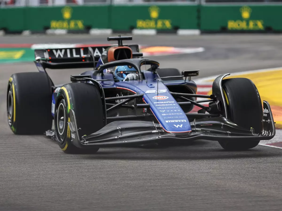 Alexander Albon beim Formel-1-Rennen in Singapur 2024 Foto zur News: Alexander Albon: Brasilien wird unsere beste Chance auf Punkte