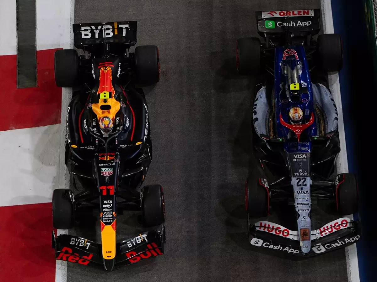 Sergio Perez hat den Platz bei Red Bull, den Yuki Tsunoda gerne haben will Foto zur News: Tsunoda glaubt an Chance bei Red Bull, will dafür "perfekter Fahrer" sein