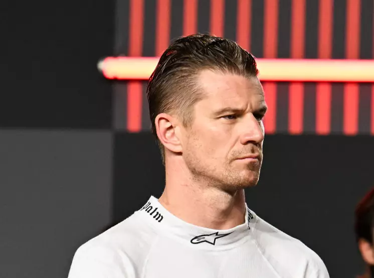 Yuki Tsunoda, Nico Hülkenberg, George Russell Foto zur News: Trotz Toyota-Partnerschaft: Hülkenberg bereut Haas-Abgang nicht