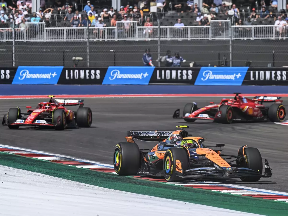 Lando Norris, Carlos Sainz, Charles Leclerc Foto zur News: "Perfekter Block": Darum gab es keine Strafe für Norris, sondern sogar Lob