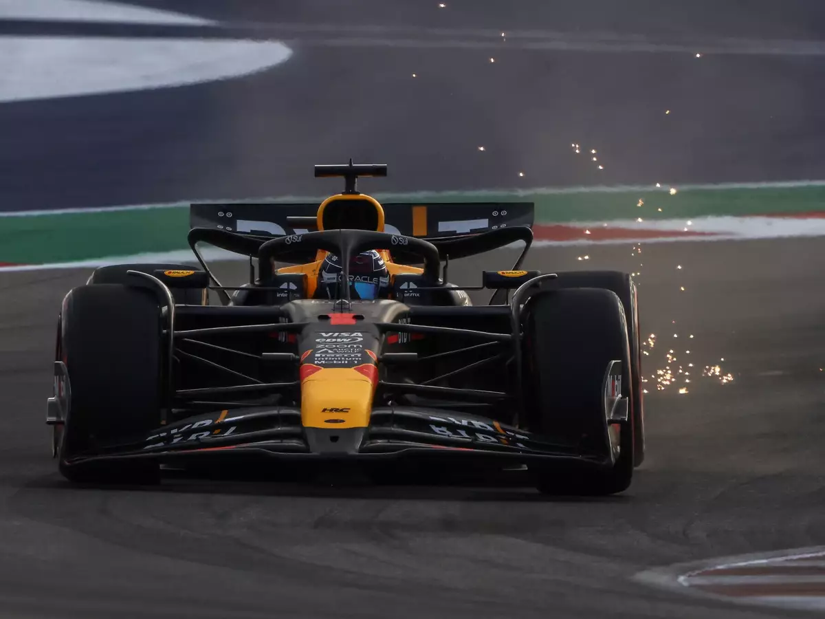 Verstappen ließ die Funken fliegen und nahm wichtige Punkte aus Austin mit Foto zur News: Horner verteidigt "starken Turnaround": Fragezeichen hinter Rennpace bleibt
