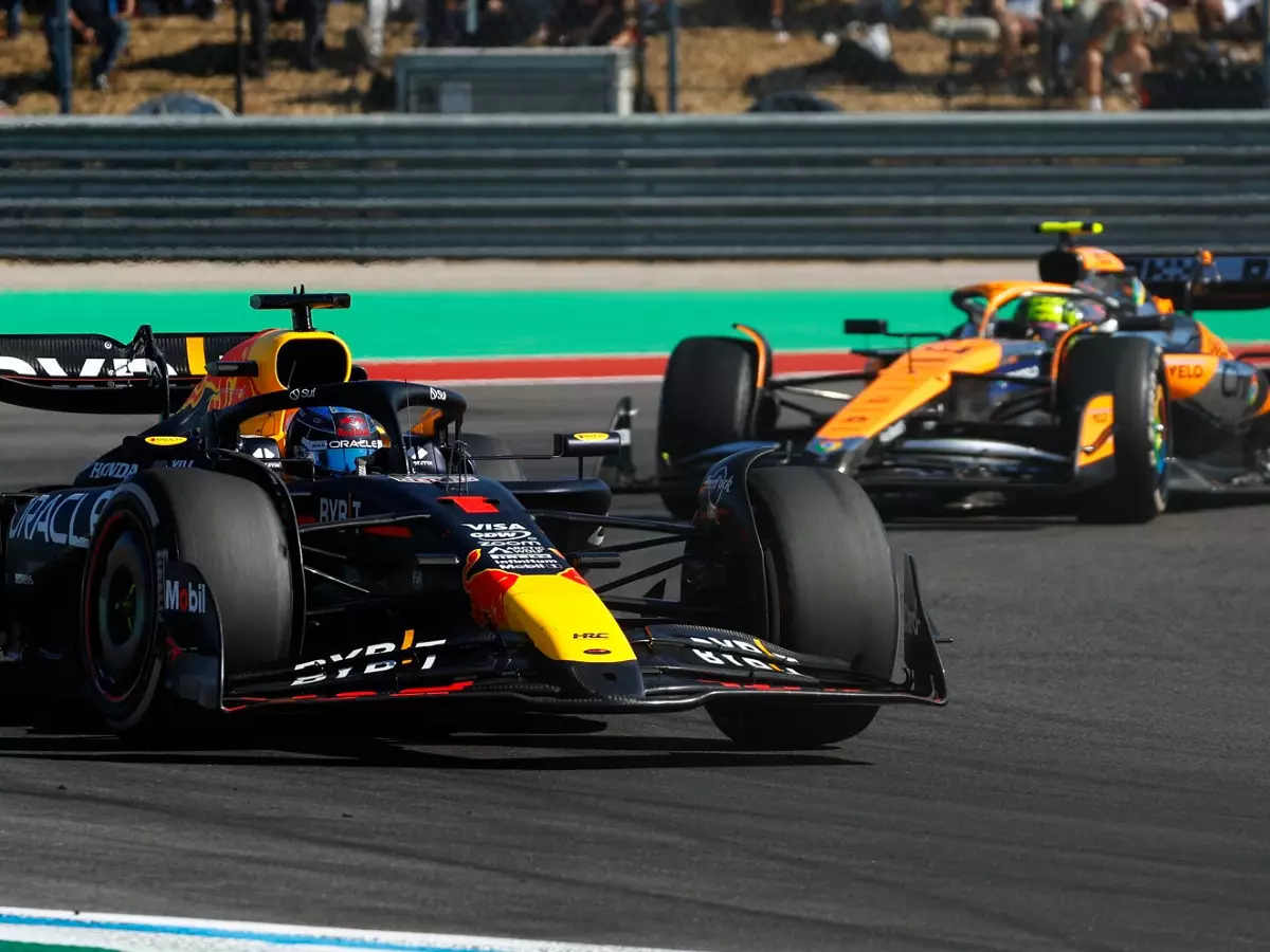 Max Verstappen und Lando Norris beim Formel-1-Rennen in Austin 2024 Foto zur News: Ralf Schumacher: "Da muss Lando dringend dran arbeiten"