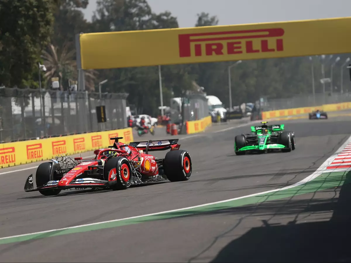 Oliver Bearman Foto zur News: Zweimal Rot im ersten Training: Albon crasht in Bearmans Ferrari!