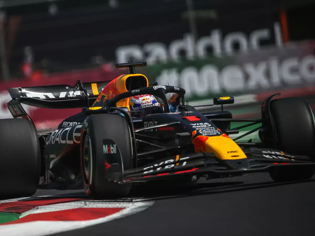 Max Verstappen Foto zur News: Freitag Mexiko: Verstappen ohne Zeit, Russell mit schwerem Crash