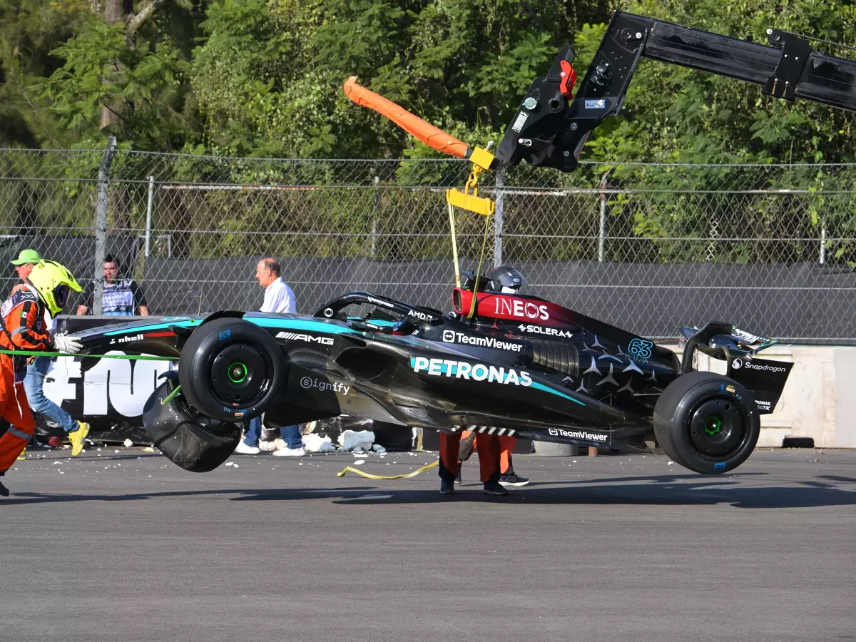 George Russell Foto zur News: Toto Wolff widerspricht Russell: Crashs bringen Mercedes in Budgetbedrängnis