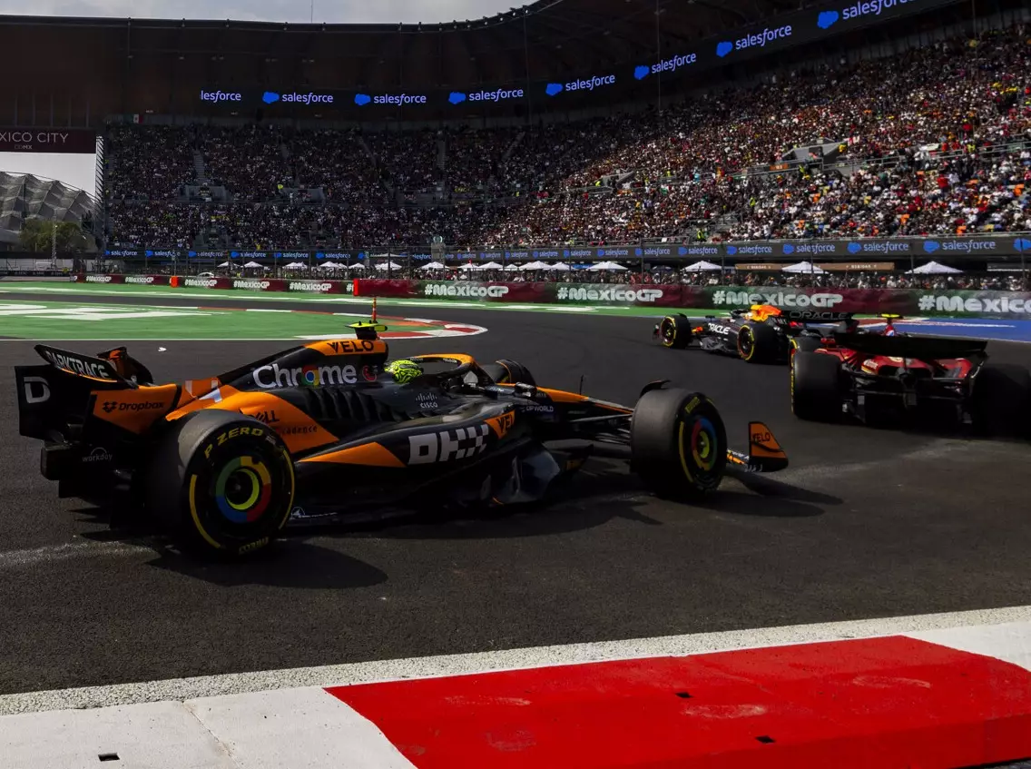 Max Verstappen, Carlos Sainz, Lando Norris Foto zur News: Trotz aufgeholter Punkte: WM für Norris in Mexiko weiter in die Ferne gerückt