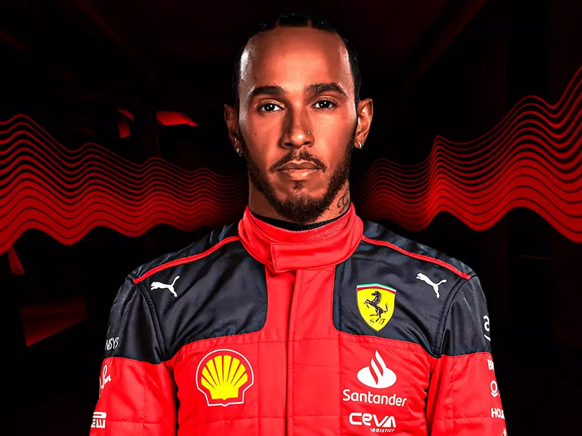 Lewis Hamilton im Ferrari-Overall (Fotomontage) Foto zur News: Marc Surer: Ferrari hat mit Hamilton "eine falsche Entscheidung" getroffen