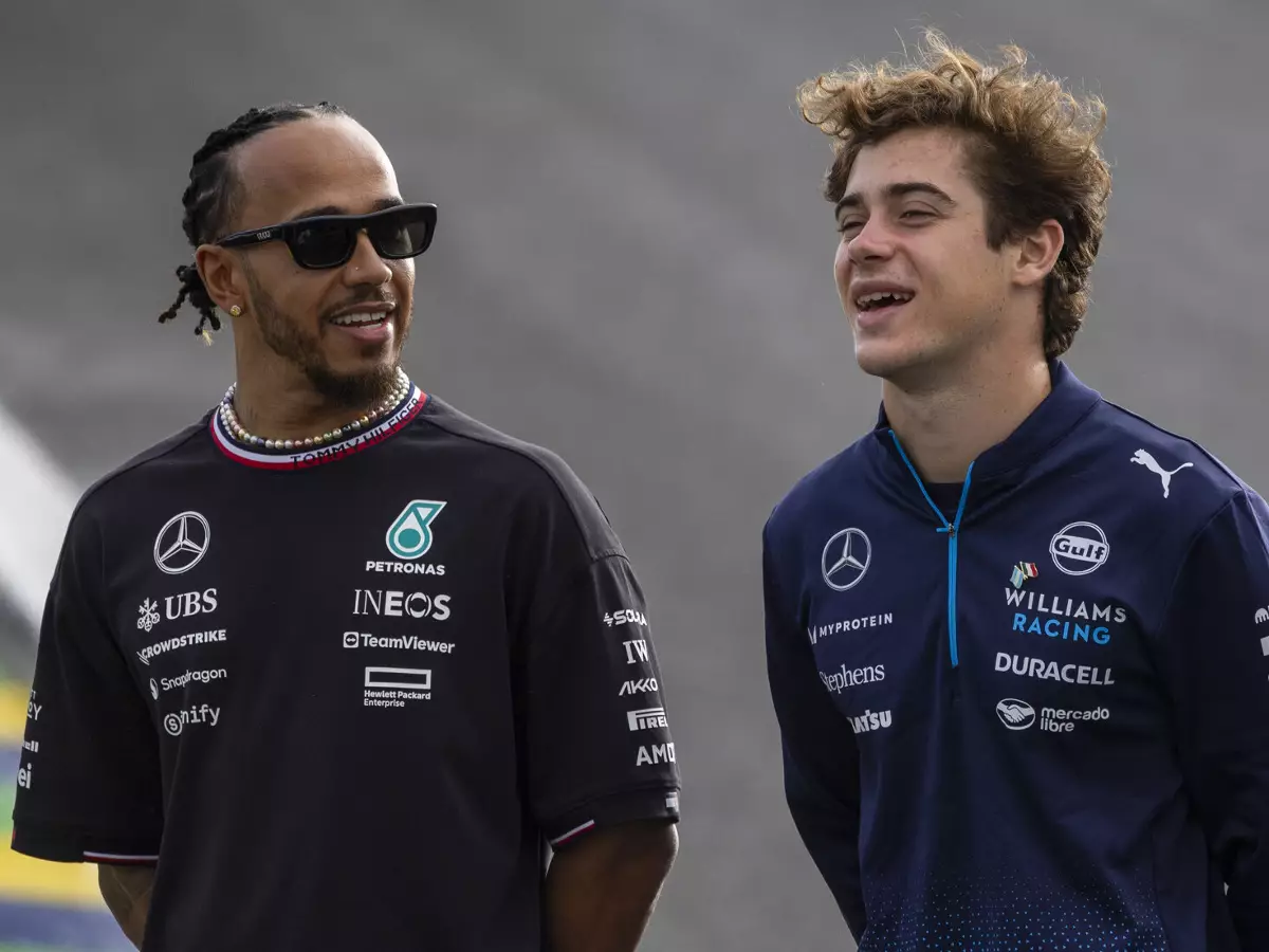 Lewis Hamilton, Franco Colapinto Foto zur News: Hamilton lobt: Colapinto hat nicht so eine Vorbereitung wie Kimi!
