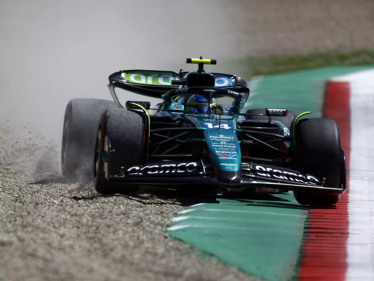 Fernando Alonso Foto zur News: Diskussion um Formel-1-Fahrregeln: Sind Kiesbetten die Lösung?