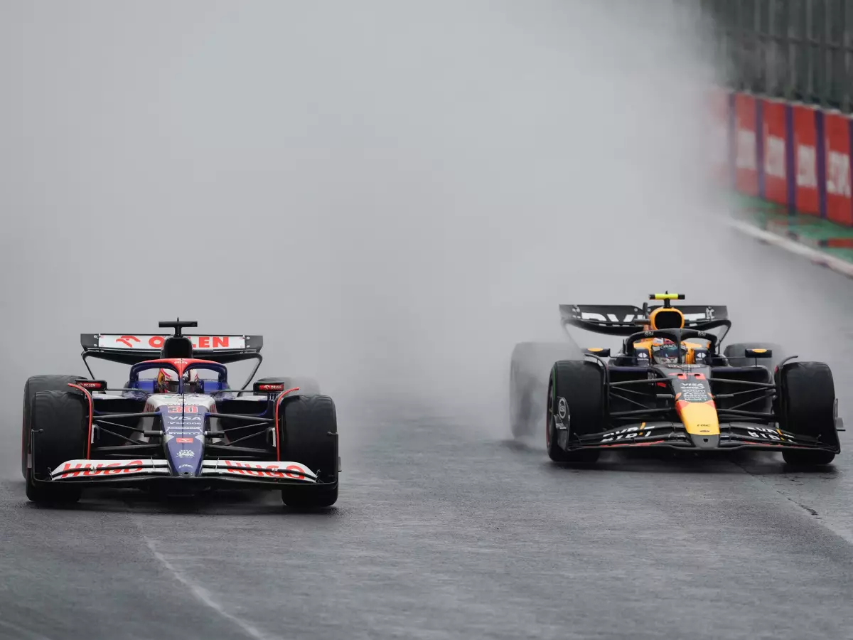 Liam Lawson, Sergio Perez Foto zur News: Liam Lawson zahlt Lehrgeld gegen Alpine - nächstes Duell mit Sergio Perez