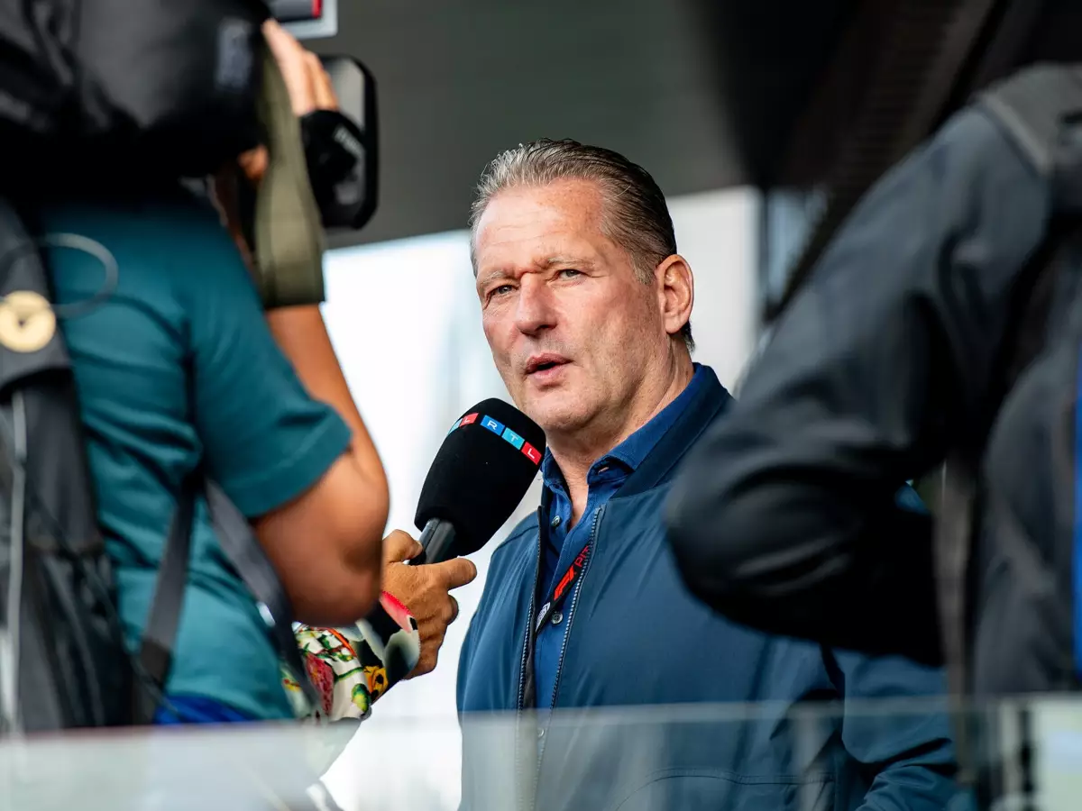 Jos Verstappen Foto zur News: Jos Verstappen: Max hat's den negativen Journalisten aus England gezeigt!