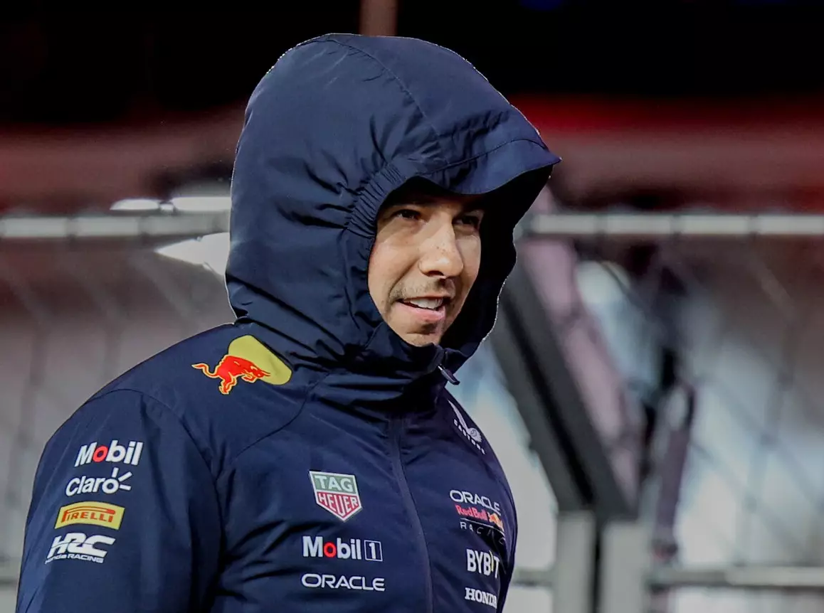 Sergio Perez Foto zur News: Sergio Perez: Yoovidhya #AND# Mateschitz entscheiden über seine Zukunft