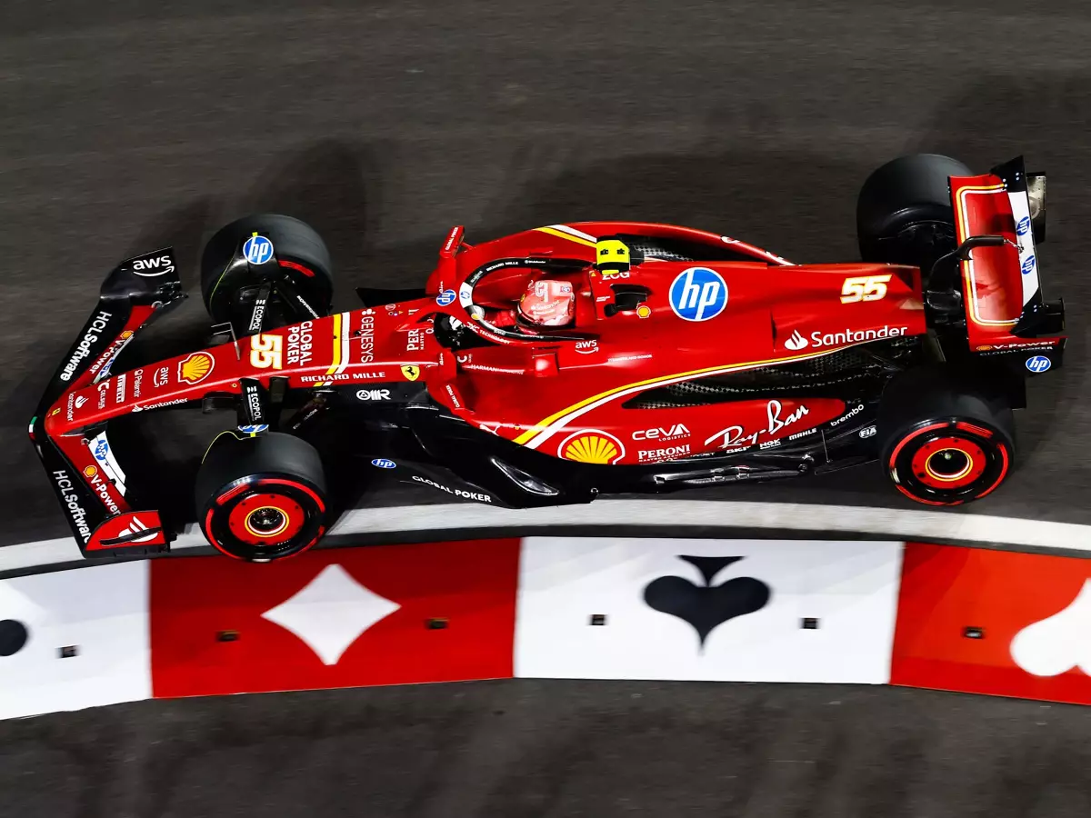 Carlos Sainz im Ferrari SF-24 beim Donnerstagstraining in Las Vegas 2024 Foto zur News: Formel-1-Technik: Was Ferrari in Las Vegas für 2025 getestet hat