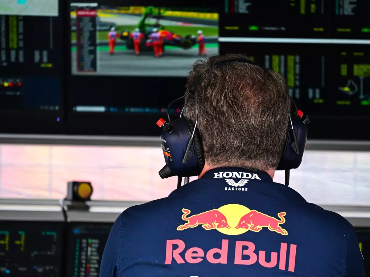 Christian Horner, Sergio Perez Foto zur News: Christian Horner räumt ein: Neuer Perez-Vertrag "hat nicht funktioniert"