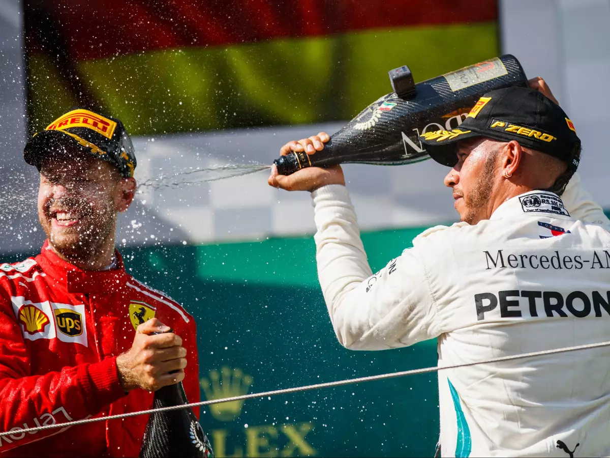 Lewis Hamilton, Sebastian Vettel Foto zur News: Hamilton: "Vettel ist der beste Weltmeister, den ich je getroffen habe"