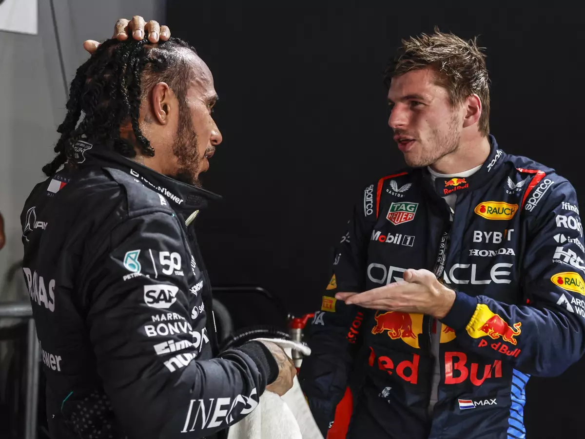 Lewis Hamilton und Max Verstappen nach einem Formel-1-Rennen Foto zur News: Verstappen über Hamilton-Wechsel: "Vielleicht ist es gut für ihn"