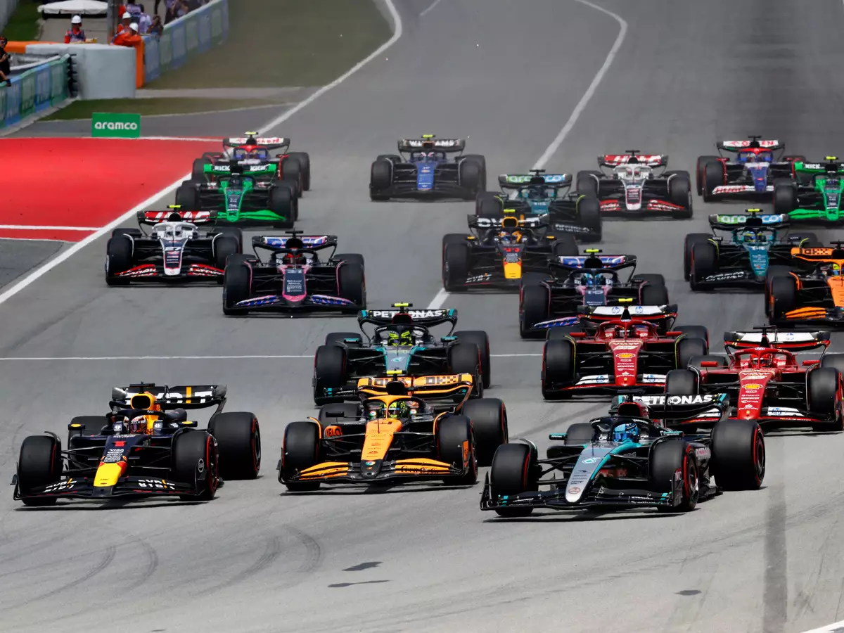 Lando Norris, Max Verstappen, George Russell Foto zur News: Startbilanz 2024: Diese Fahrer meisterten die erste Runde am besten