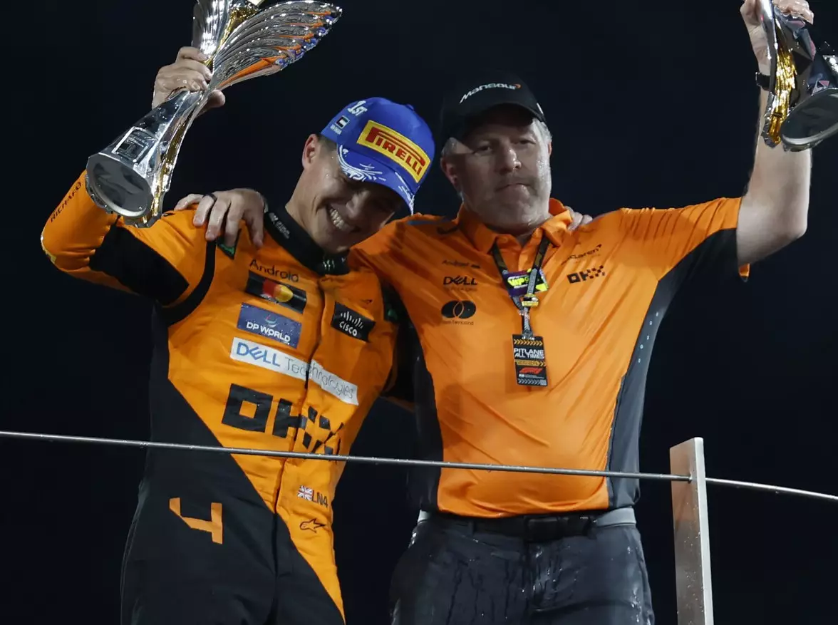 Lando Norris und Zak Brown jubeln über McLarens WM-Titel 2024 in Abu Dhabi Foto zur News: Nico Rosberg: Lando Norris ist 2025 "Favorit auf den Fahrertitel"