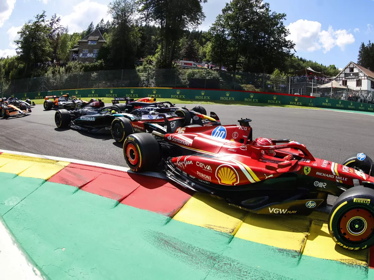 Der Start zum Formel-1-Rennen in Spa 2024 Foto zur News: Was der neue Spa-Vertrag über die Kalenderpläne der Formel 1 verrät