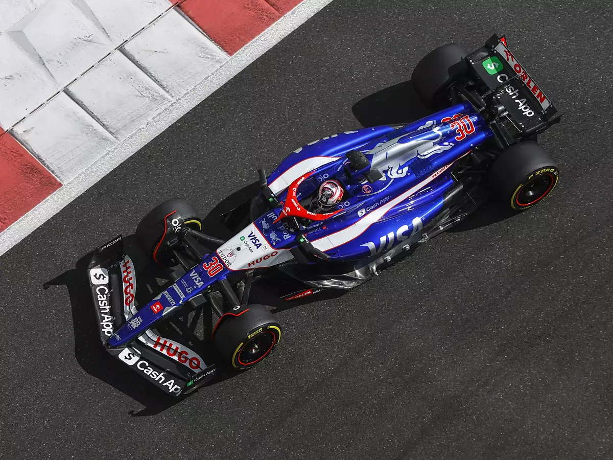 Liam Lawson (Racing Bulls) beim Formel-1-Rennen in Abu Dhabi 2024 Foto zur News: Racing Bulls: Übernahme von Aufhängung und Getriebe keine "Magie"