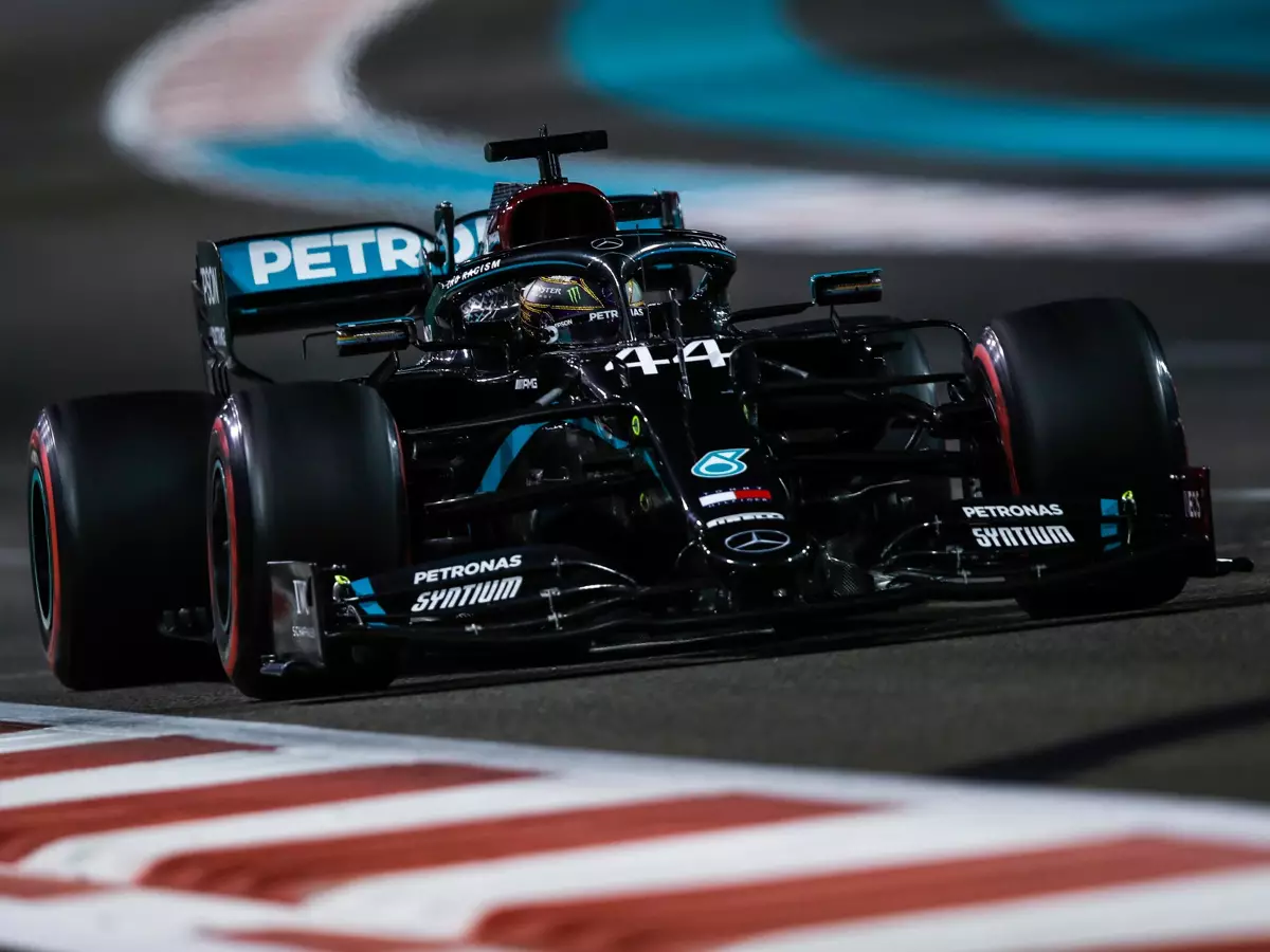 Lewis Hamilton im Mercedes W11 aus der Formel-1-Saison 2020 Foto zur News: Vor Formel-1-Debüt: Antonelli testet Mercedes W11 in Jerez
