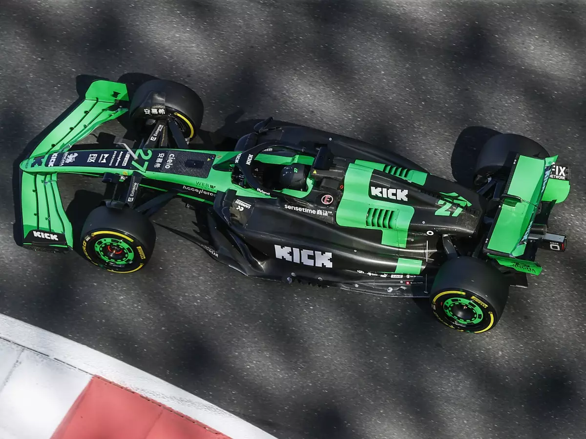 Nico Hülkenberg beim Formel-1-Test in Abu Dhabi 2024 Foto zur News: Hülkenberg optimistisch: Wird 2025 für Sauber besser als 2024?