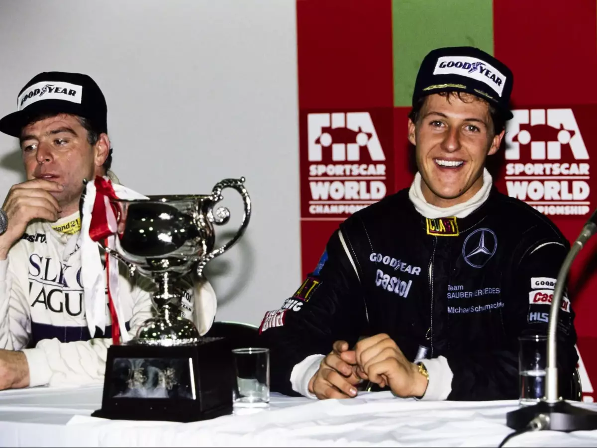 Derek Warwick (li.) hielt nicht viel vom jungen Michael Schumacher (re.) ... Foto zur News: Der Tag, als der junge "Schumi" fast verdroschen wurde