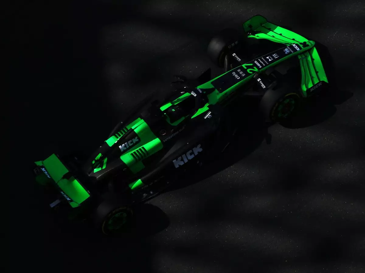 Nico Hülkenberg im Sauber bei Formel-1-Testfahrten in Abu Dhabi 2024 Foto zur News: Fünf negative Formel-1-Rekorde, die 2025 gebrochen oder ausgebaut werden