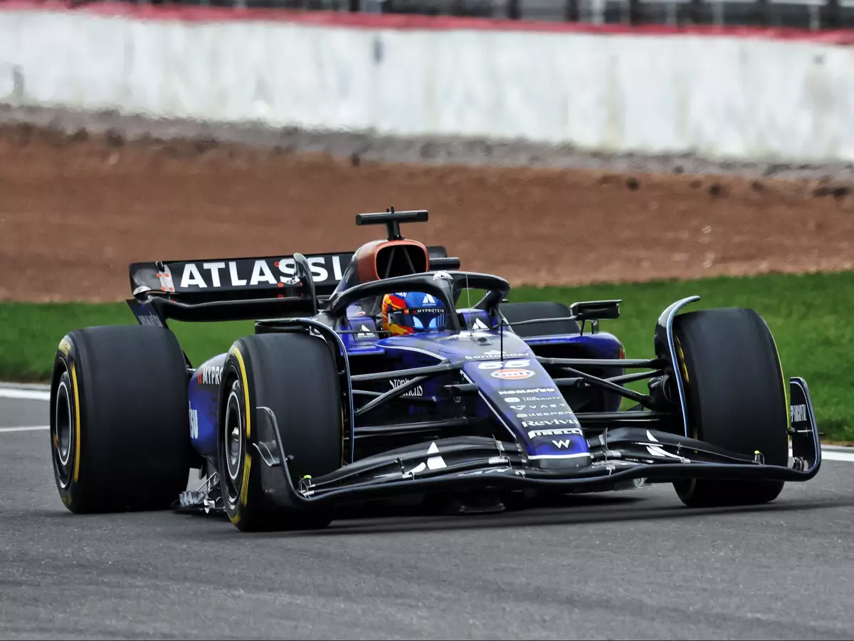 Foto zur News: Carlos Sainz nach FW47-Premiere: Williams "besser als erwartet"