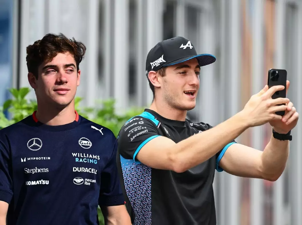 Franco Colapinto schielt auf das Formel-1-Cockpit von Jack Doohan (Fotomontage) Foto zur News: Jack Doohan über Colapinto: "Ich verstehe die Frage nicht ..."