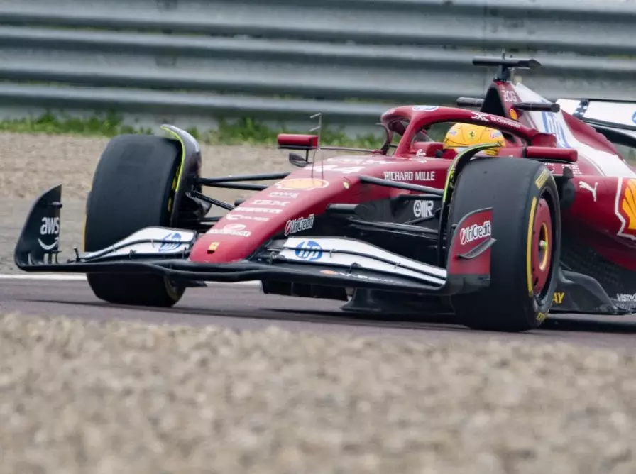 Lewis Hamilton beim Shakedown mit dem Ferrari SF-25 für 2025 in Fiorano Foto zur News: "Wow!" - Hamiltons erste Ferrari-Fahrt übertrifft all seine Erwartungen