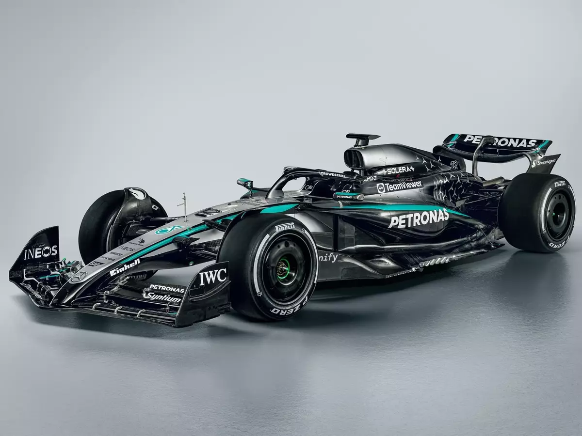 Mercedes W16 Foto zur News: Mercedes zeigt W16: Einlenkverhalten in der Entwicklung im Fokus