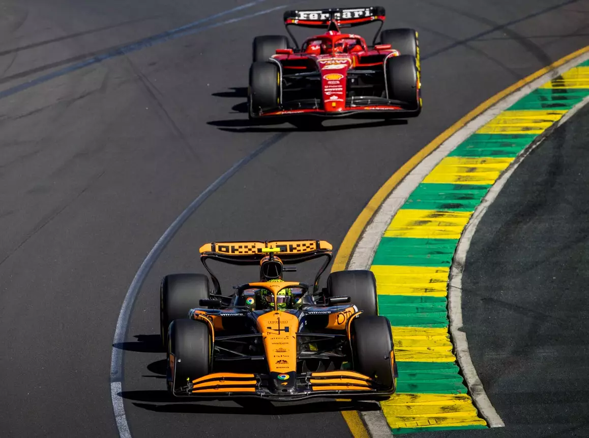 Lando Norris, Charles Leclerc, Oscar Piastri Foto zur News: Günther Steiner: "Meine WM-Favoriten sind Ferrari und McLaren!"