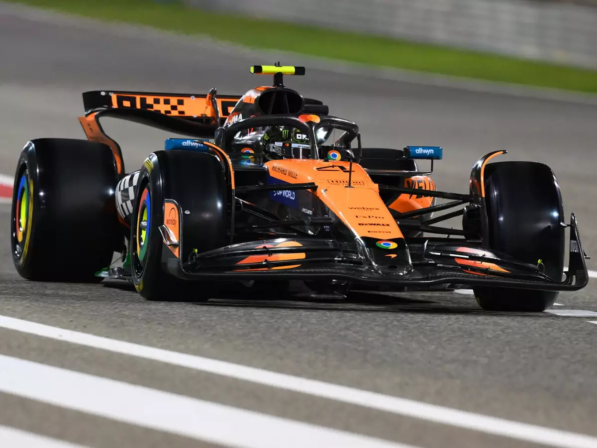 Lando Norris beim Formel-1-Test in Bahrein 2025 Foto zur News: Helmut Marko: Norris und McLaren nach dem Bahrain-Test WM-Favorit