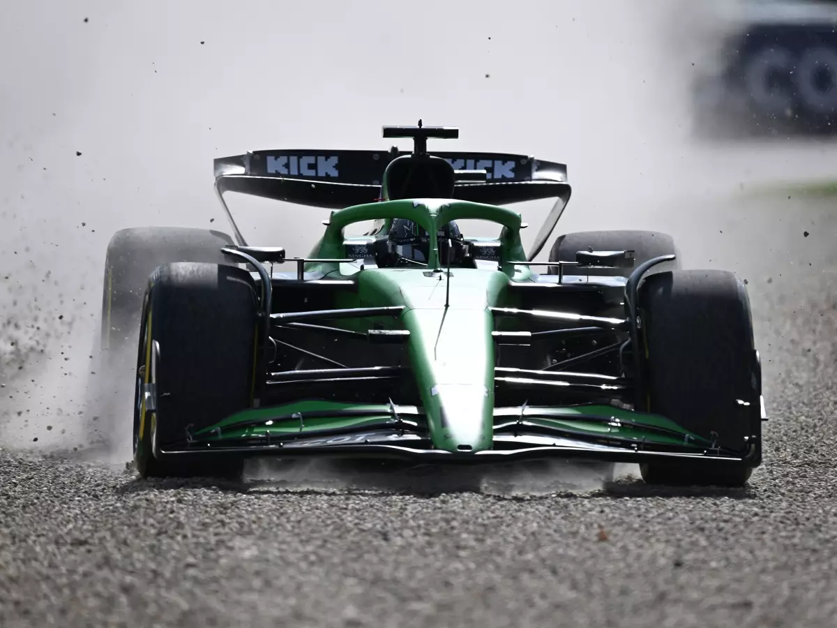 Wilder Ritt durch den Kies: Nico Hülkenberg auf Abwegen in Kurve sechs Foto zur News: Hülkenberg überrascht als Achter: Änderung am Set-up trägt Früchte