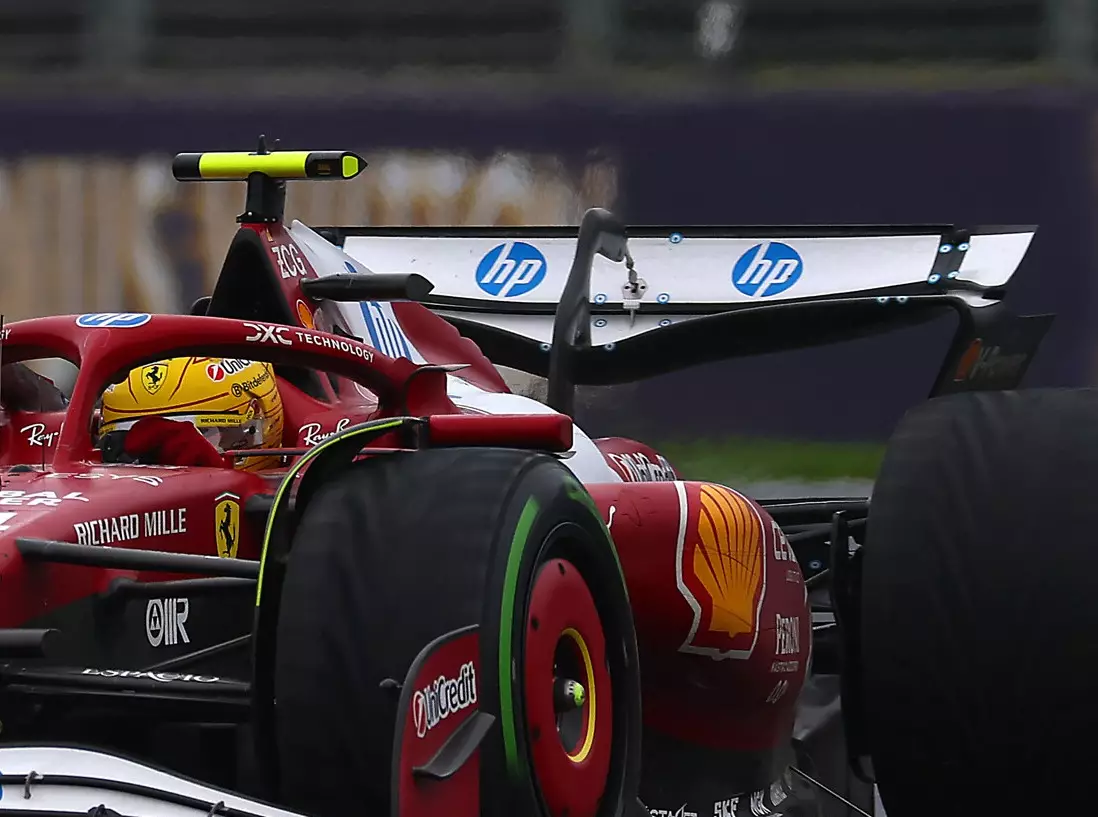 Heckflügel am Ferrari SF-25 von Lewis Hamilton in der Formel-1-Saison 2025 Foto zur News: Schon für Schanghai: FIA verschärft Heckflügel-Tests