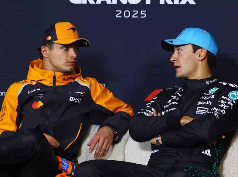 Lando Norris (McLaren) und George Russell (Mercedes) nach dem Formel-1-Rennen in Australien 2025 Foto zur News: Lando Norris kontert Russell: "Das ist nicht die richtige Einstellung!"