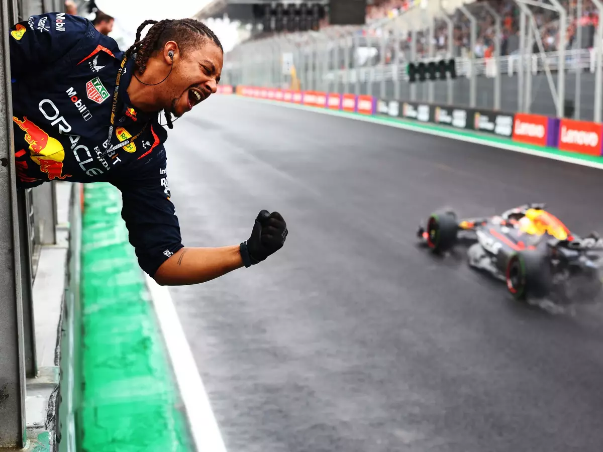 Max Verstappen, Mark Thompson Foto zur News: Erstes Buch: Red-Bull-Mechaniker Calum Nicholas gibt spannende Einblicke