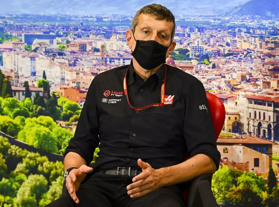 Die Pandemie hat die Formel 1 auch etwas revolutioniert, findet Günther Steiner Foto zur News: Teams mit immer mehr Standorten: Wie Corona die Formel 1 verändert hat