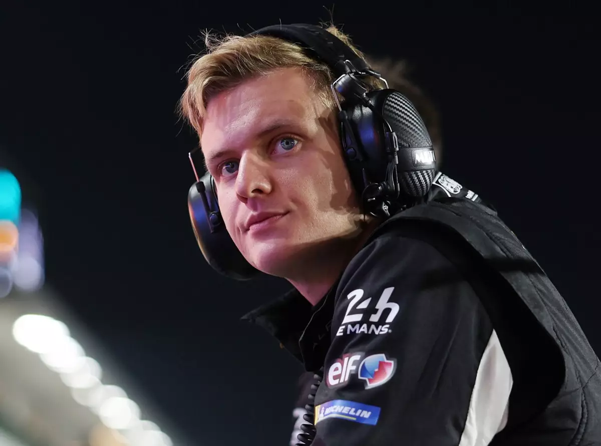 Mick Schumacher bei Testfahrten mit Alpine für die WEC-Saison 2025 Foto zur News: Mick Schumacher: "Unklar", ob es ein Formel-1-Comeback gibt