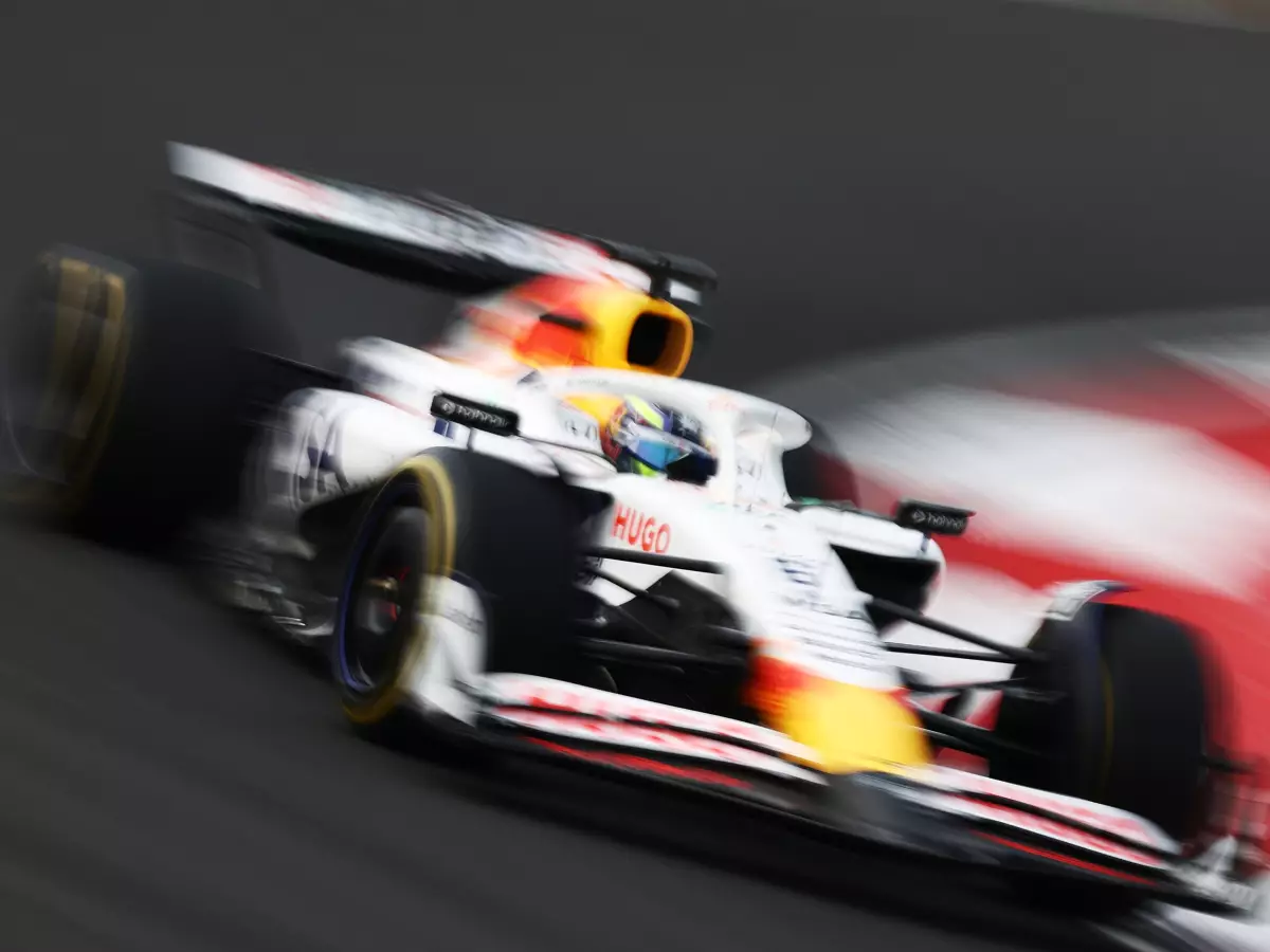 Foto zur News: Nächster Hadjar-Crash: Bei Showrun Vettel-Auto beschädigt