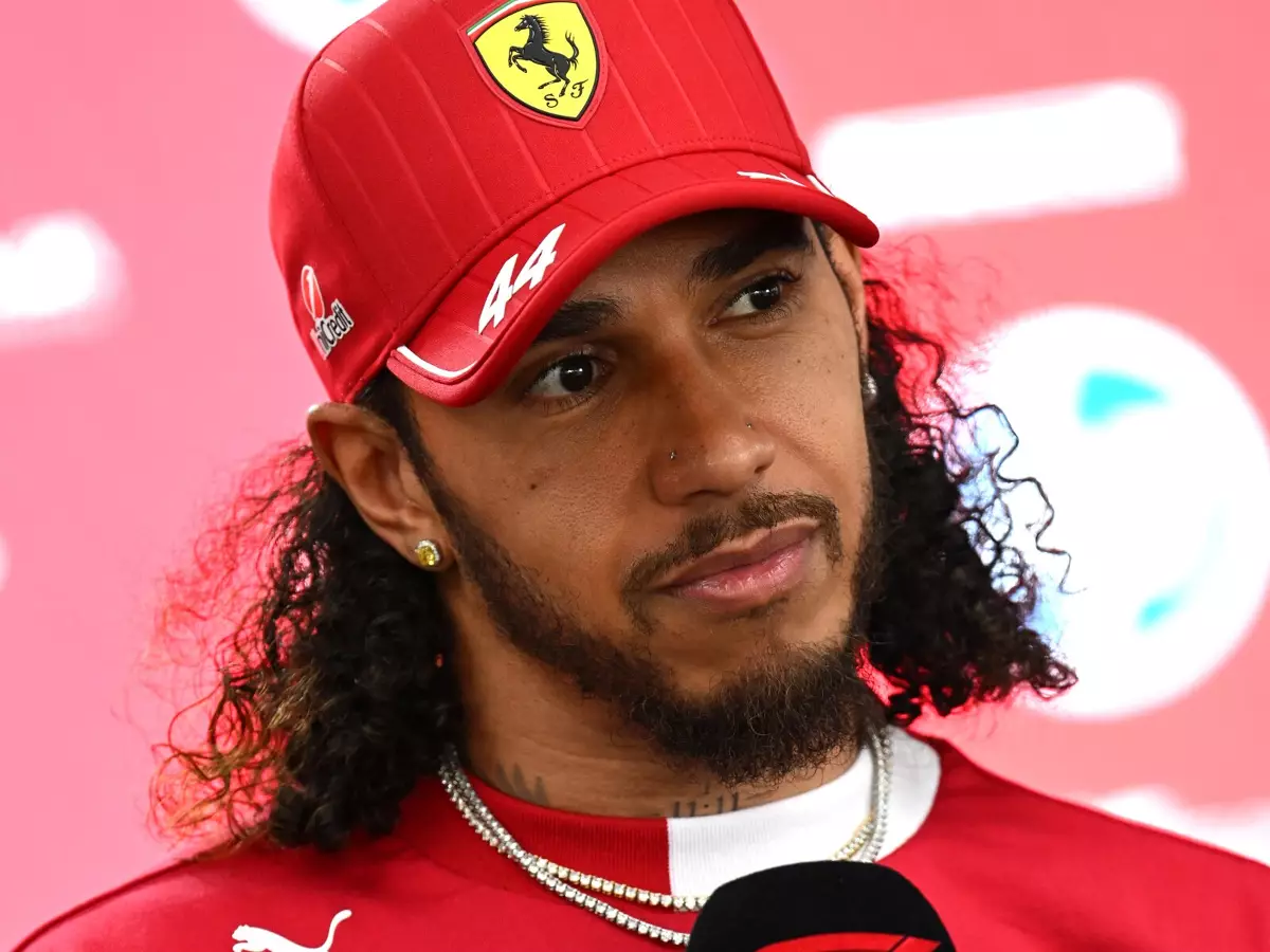 Lewis Hamilton Foto zur News: Lewis Hamilton: Was ist denn nun das neue Teil, mit dem alles besser wird?