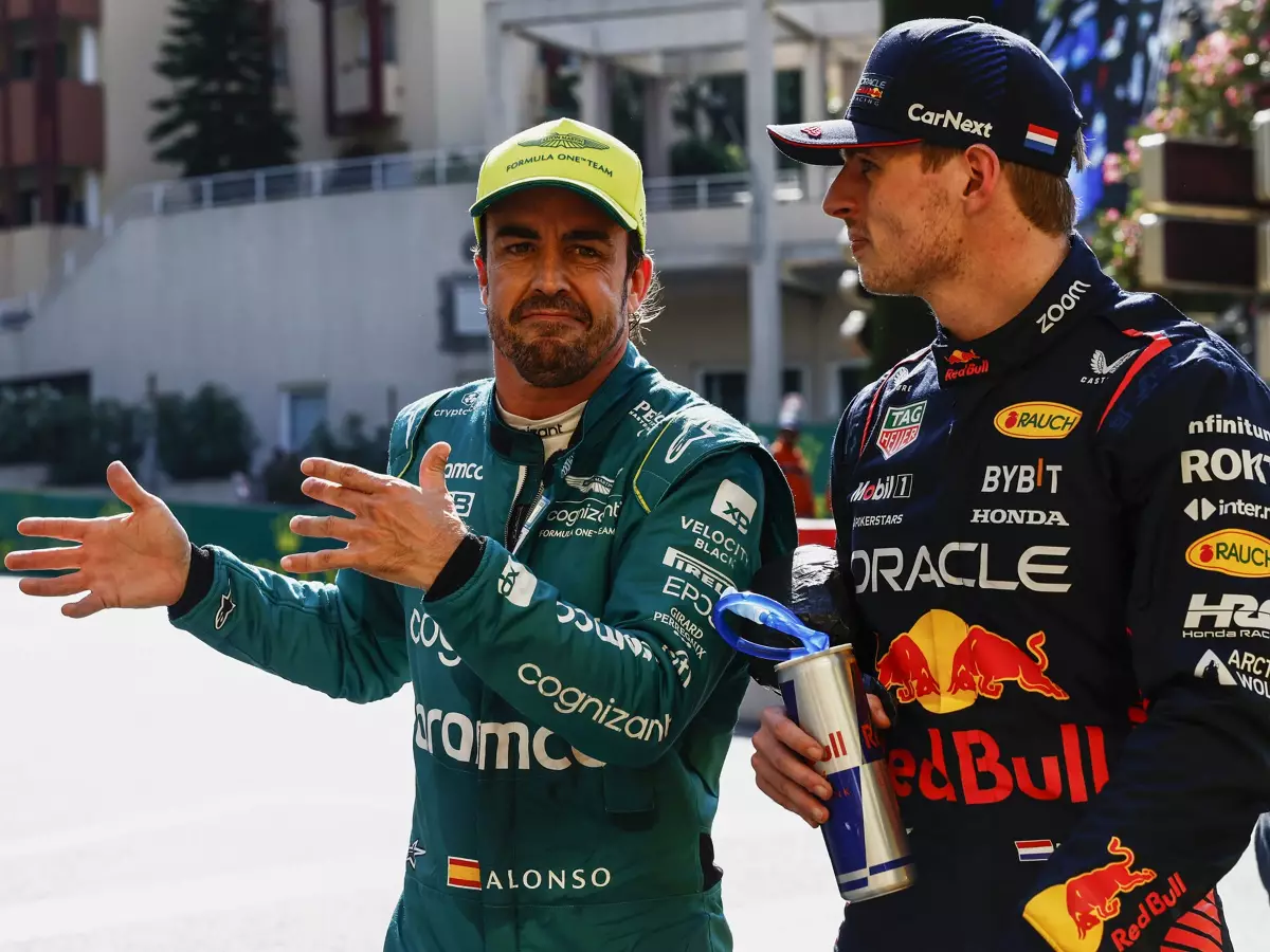 Foto zur News: Schickt ausgerechnet Verstappen Kumpel Alonso bei Aston Martin in Rente?