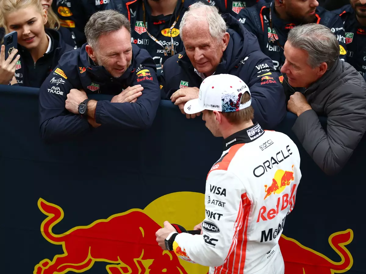 Christian Horner ist in Sachen Verstappen-Verbleib entspannter als Helmut Marko Foto zur News: Horner: Verstappen hat Bekenntnis zu Red Bull nochmals intern unterstrichen